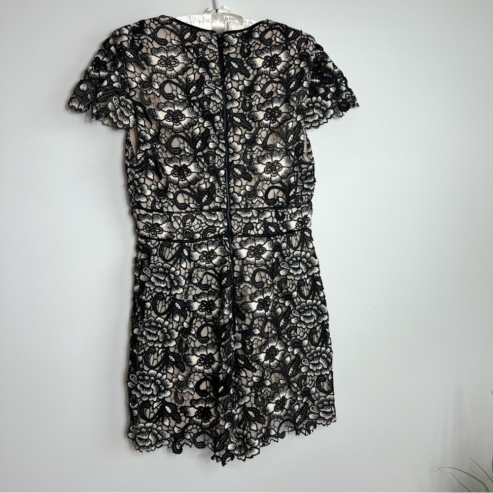 Alice + Olivia Tinsley Black Cream Floral Lace V-Neck Short Sleeve Romper 10 NEW - Picture 5 of 8